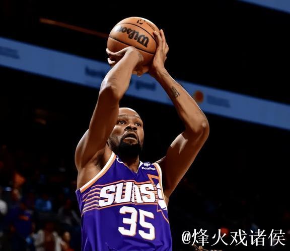 杜兰特封盖默里反击上篮,第四节已经连续送出三记封盖 杜兰特封盖默里反击上篮,第四节已经连续送出三记封盖