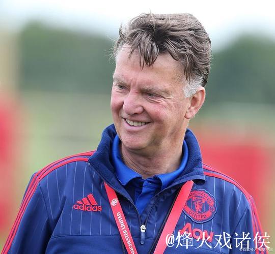 邮报揭秘曼联衰落10年细节：范加尔一上任就手把手教鲁尼点球