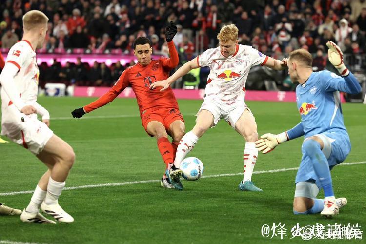 德甲-莱万穆勒齐发力，屈桑斯世界波惊艳，拜仁4-0横扫沃尔夫斯堡
